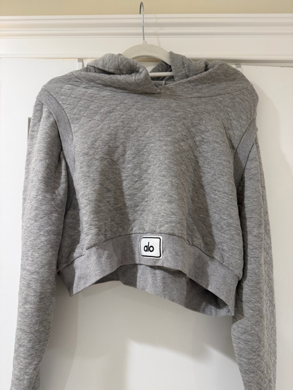 ALO Yoga Women's Gray Quilted Cropped Arena Hoodie